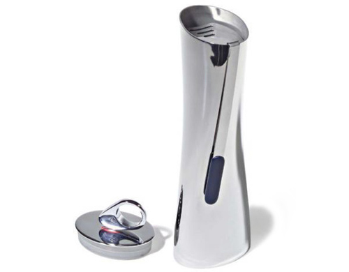 chiringuito cocktail shaker with strainer