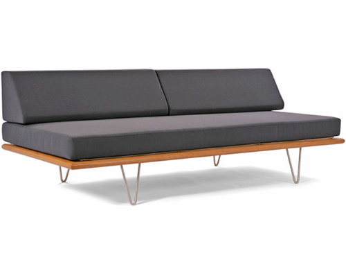 case study daybed - metal legs