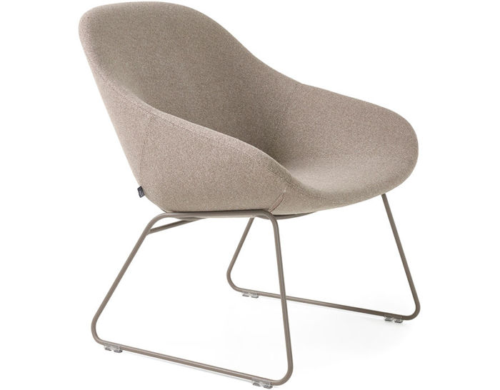 beso lounge chair with sled base