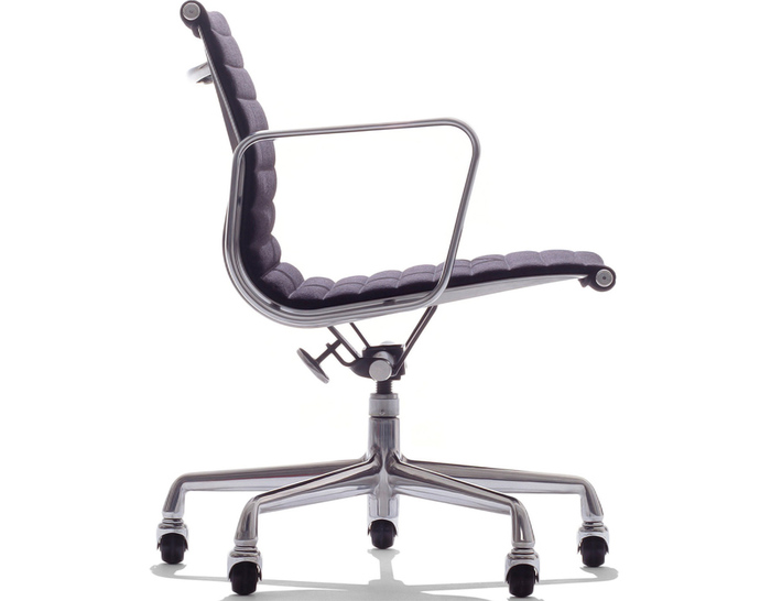 eames aluminum group management chair