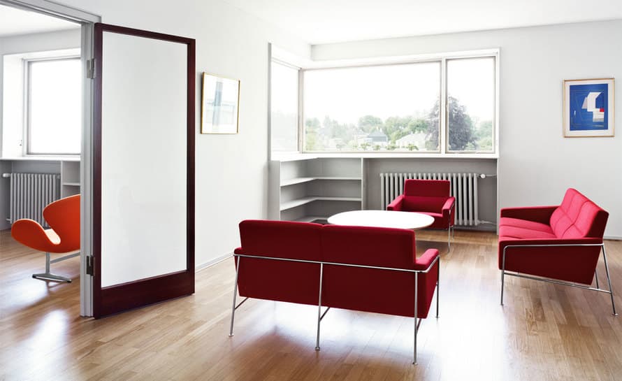 arne jacobsen series 3300 2 seat sofa