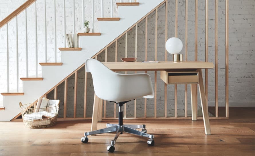 eames&reg; armchair with task base