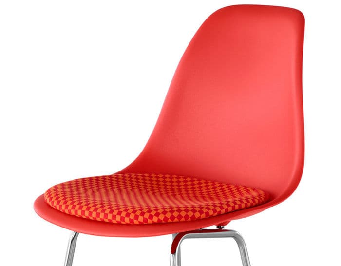 eames&reg; molded plastic stool with seat pad