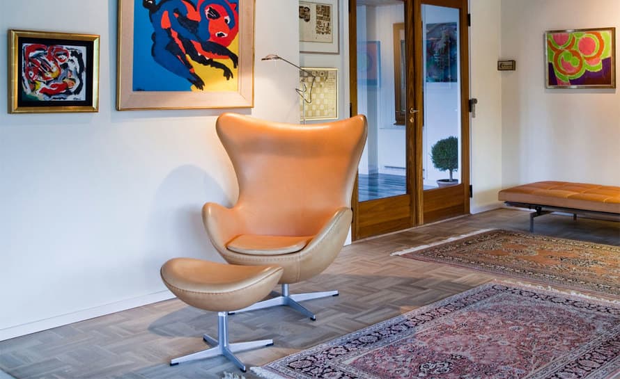 egg chair & ottoman