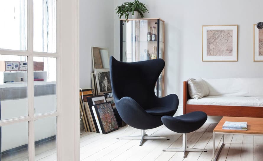 egg chair & ottoman