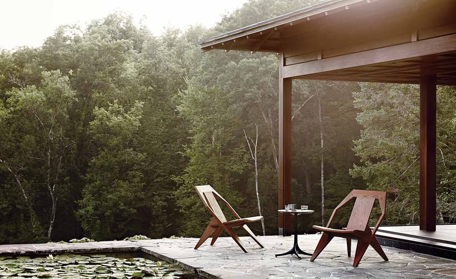 nelson pedestal table outdoor 17" dia.