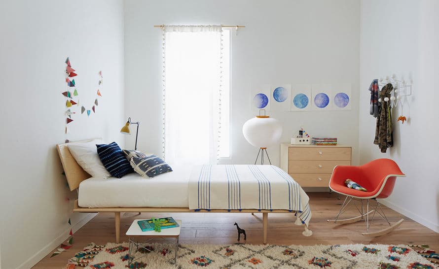 nelson thin edge bed with wood taper legs