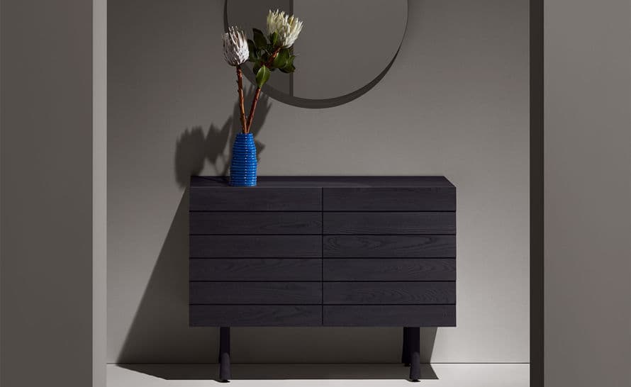 lap 2 door credenza