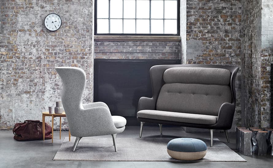ro sofa with metal base