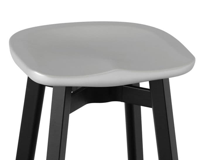su stool with plastic seat