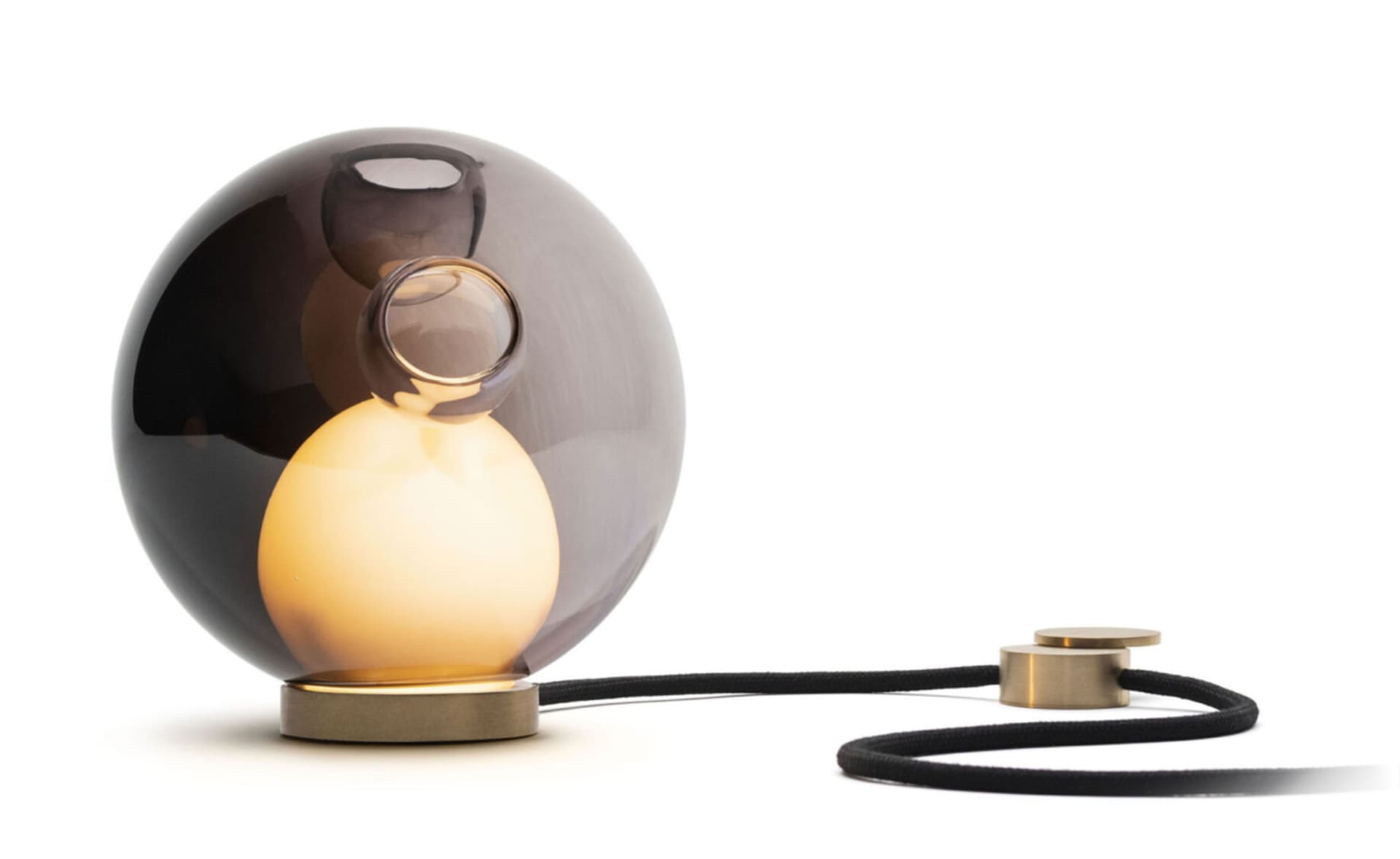 Bocci 28t Table Lamp / LED - 2500K / brass / translucent grey 6