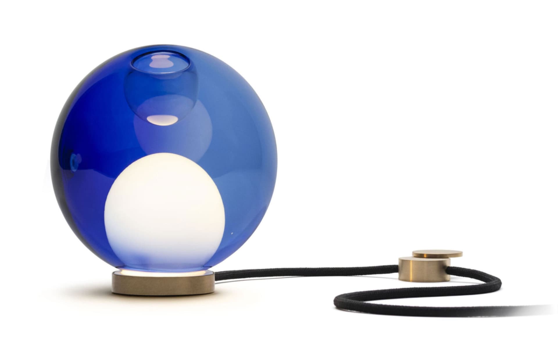 Bocci 28t Table Lamp / LED - 2500K / brass / translucent blue 3