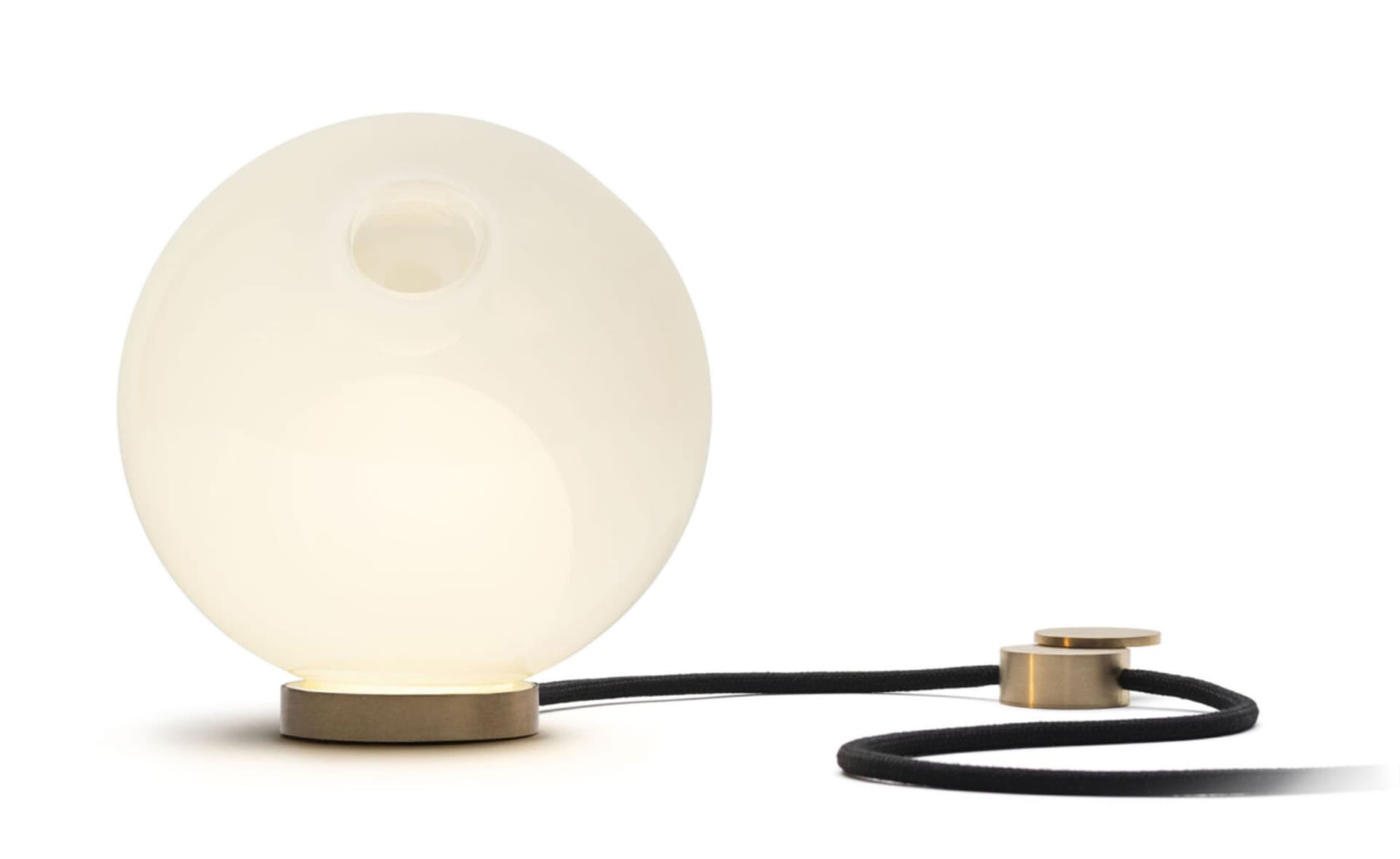 Bocci 28t Table Lamp / LED - 3000K / brass / opaque white 2