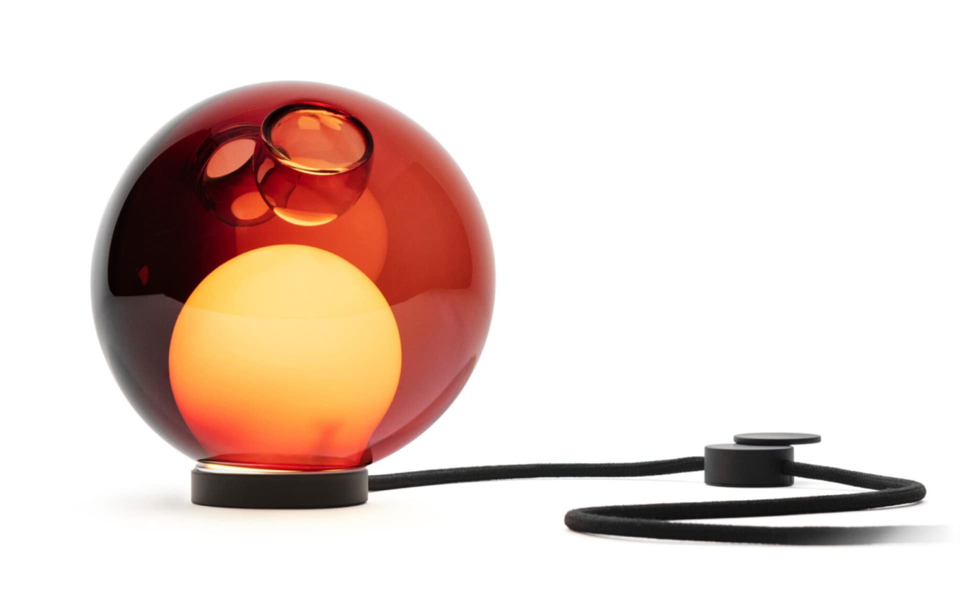 Bocci 28t Table Lamp / LED - 3000K / black / translucent red 2