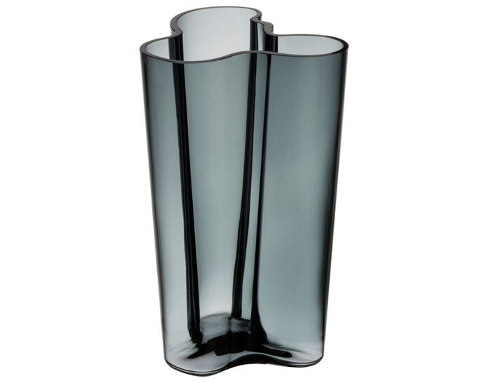 Finlandia Vase by Alvar Aalto for Iittala Finland | hive