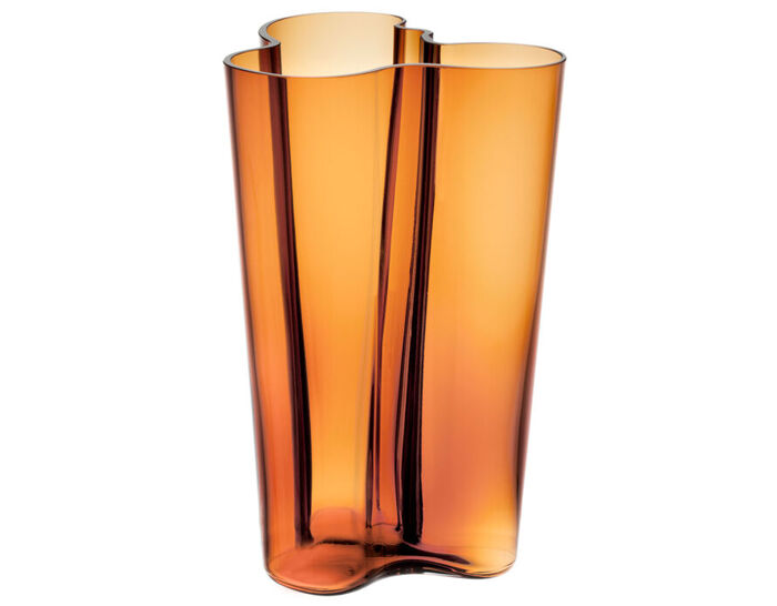 Finlandia Vase by Alvar Aalto for Iittala Finland | hive