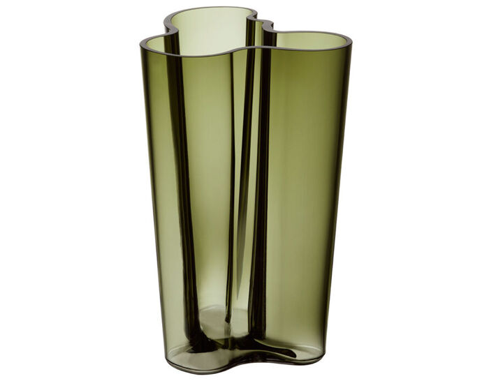 Finlandia Vase by Alvar Aalto for Iittala Finland | hive