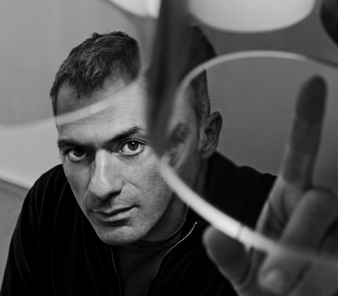 A portrait of Arik Levy