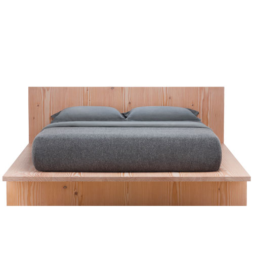 bed one 500 by Manuel Aires Mateus for De La Espada