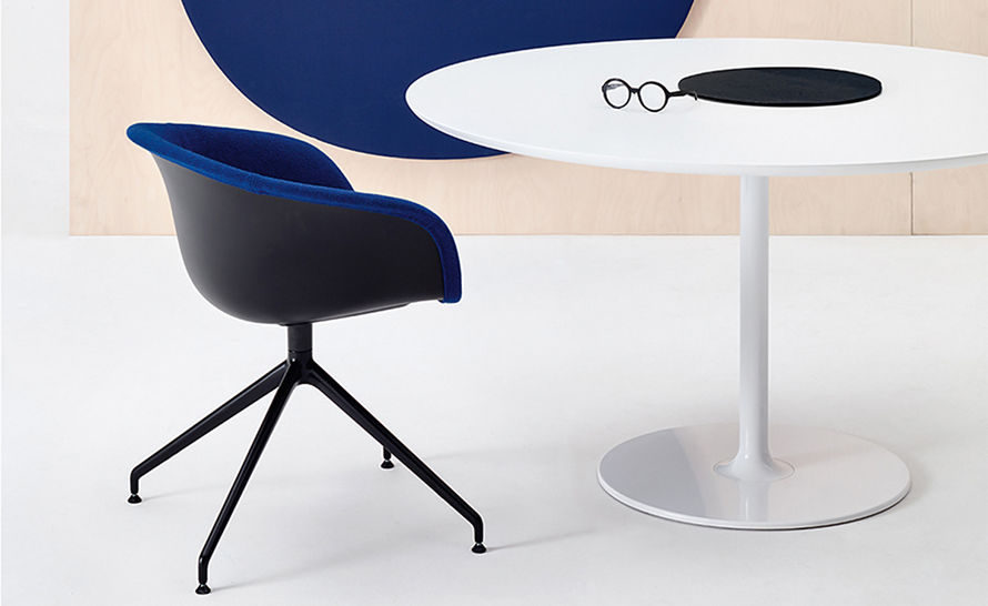 duna 02 trestle base chair with front upholstery | hive