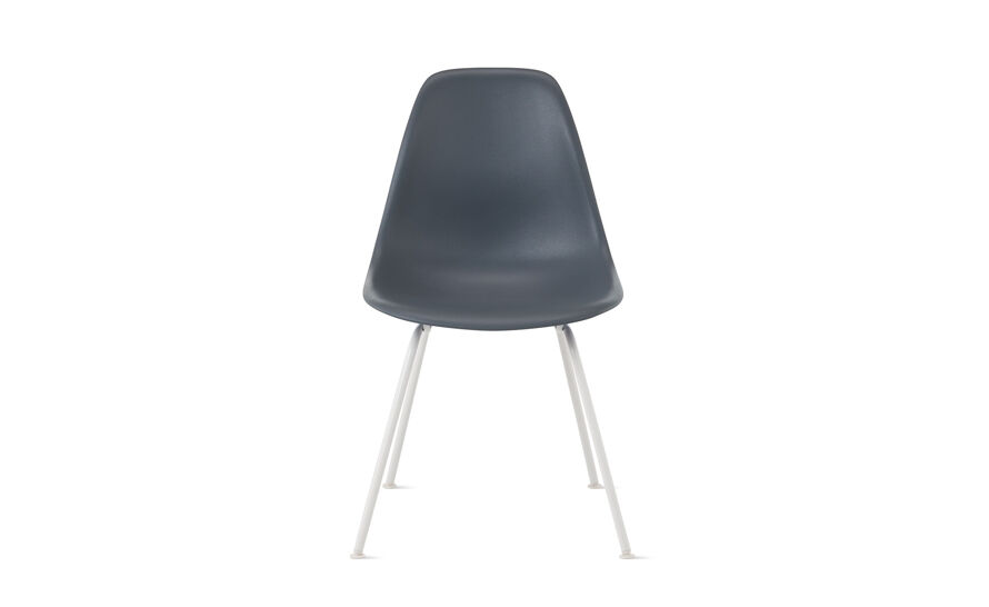 eames® molded plastic side chair with 4 leg base