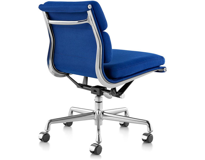 eames soft pad group management chair with no arms