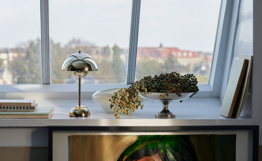 Flowerpot VP9 Portable LED Table Lamp by Verner Panton from