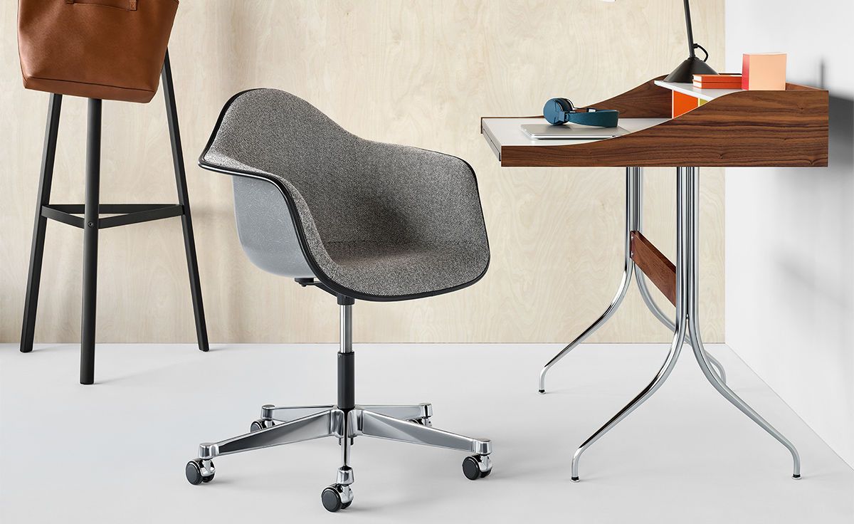 eames® upholstered armchair with task base