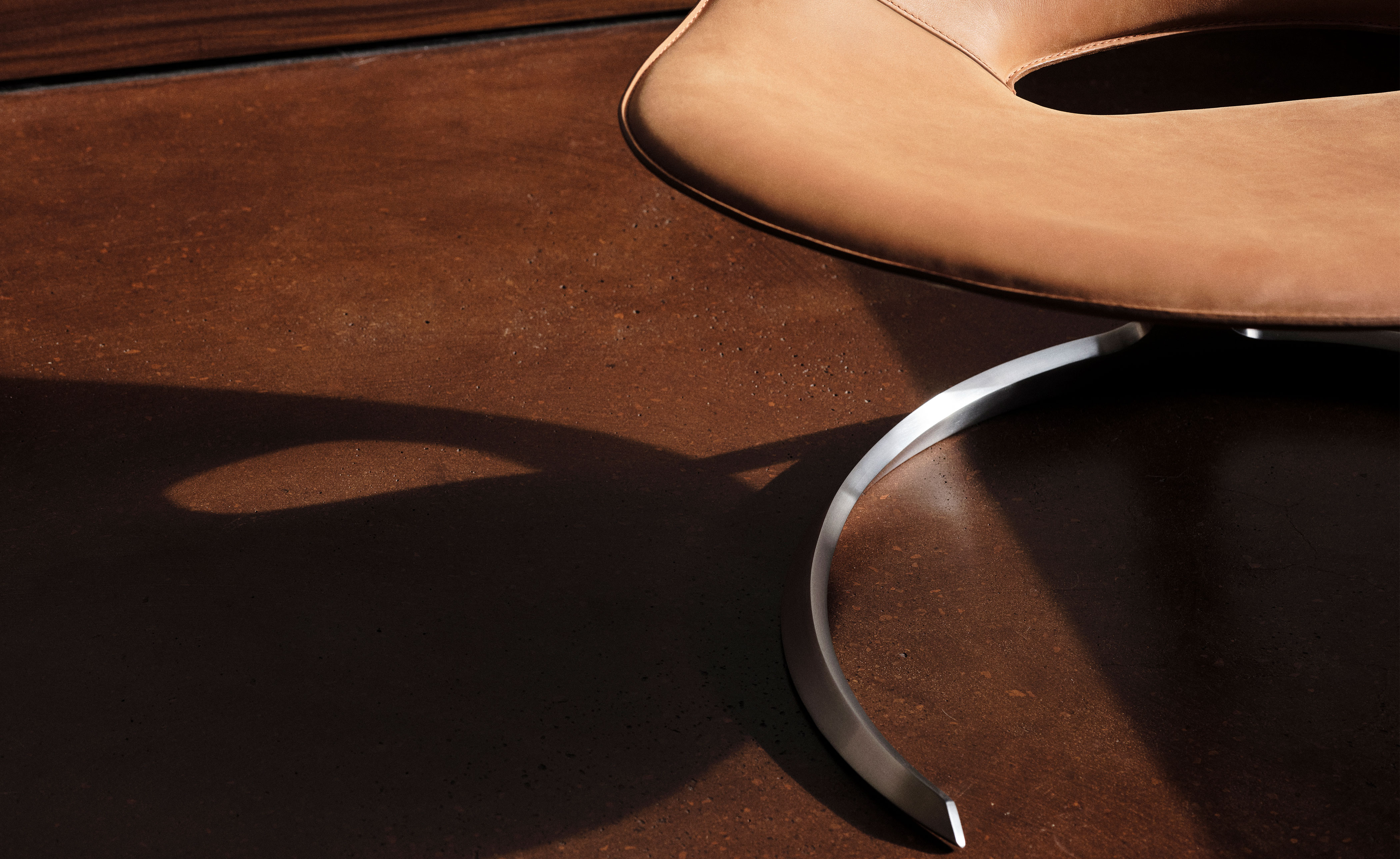 FK64 Scimitar Chair