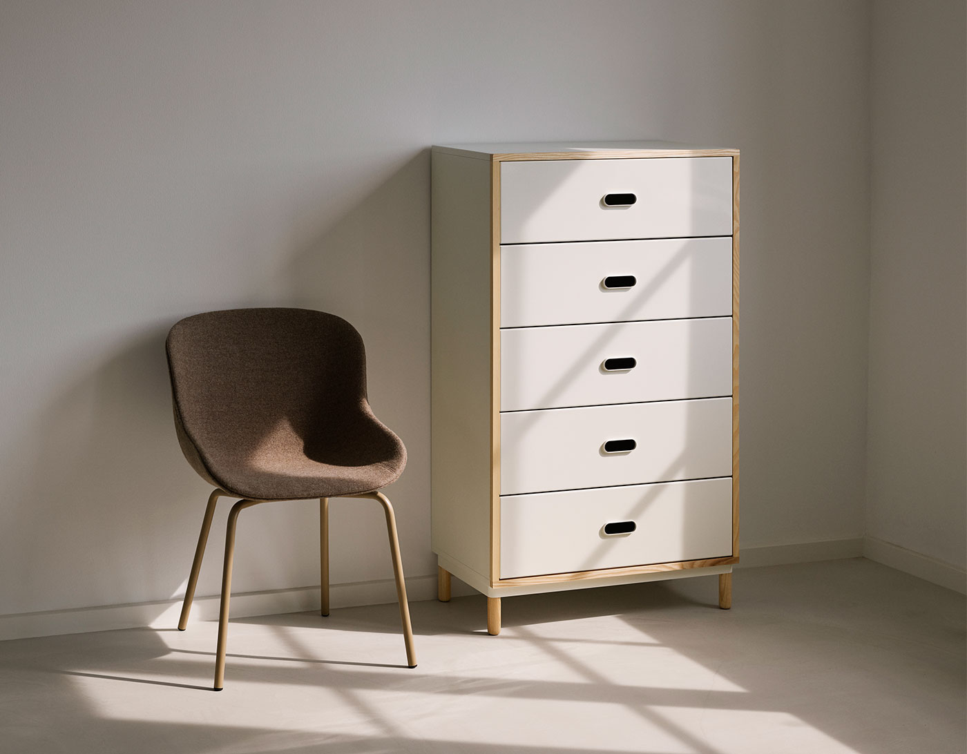 Kabino 5 Drawer Dresser