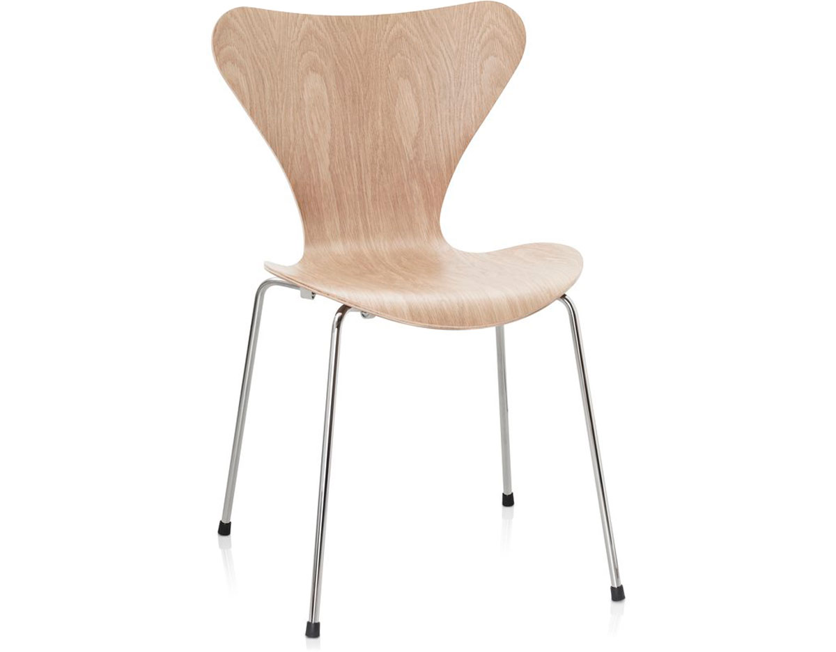Arne Jacobsen Series 7 wood veneer Chair for Fritz Hansen | hive