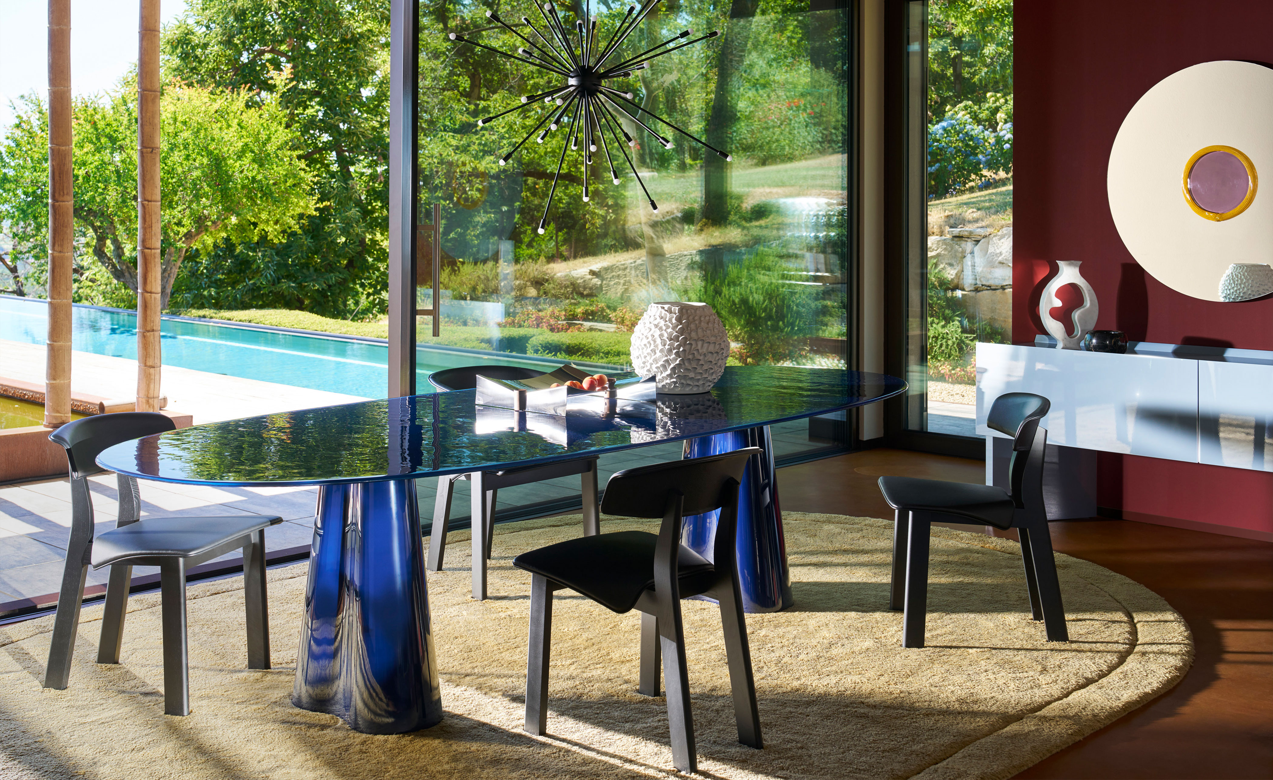 Treflo Round Dining Table