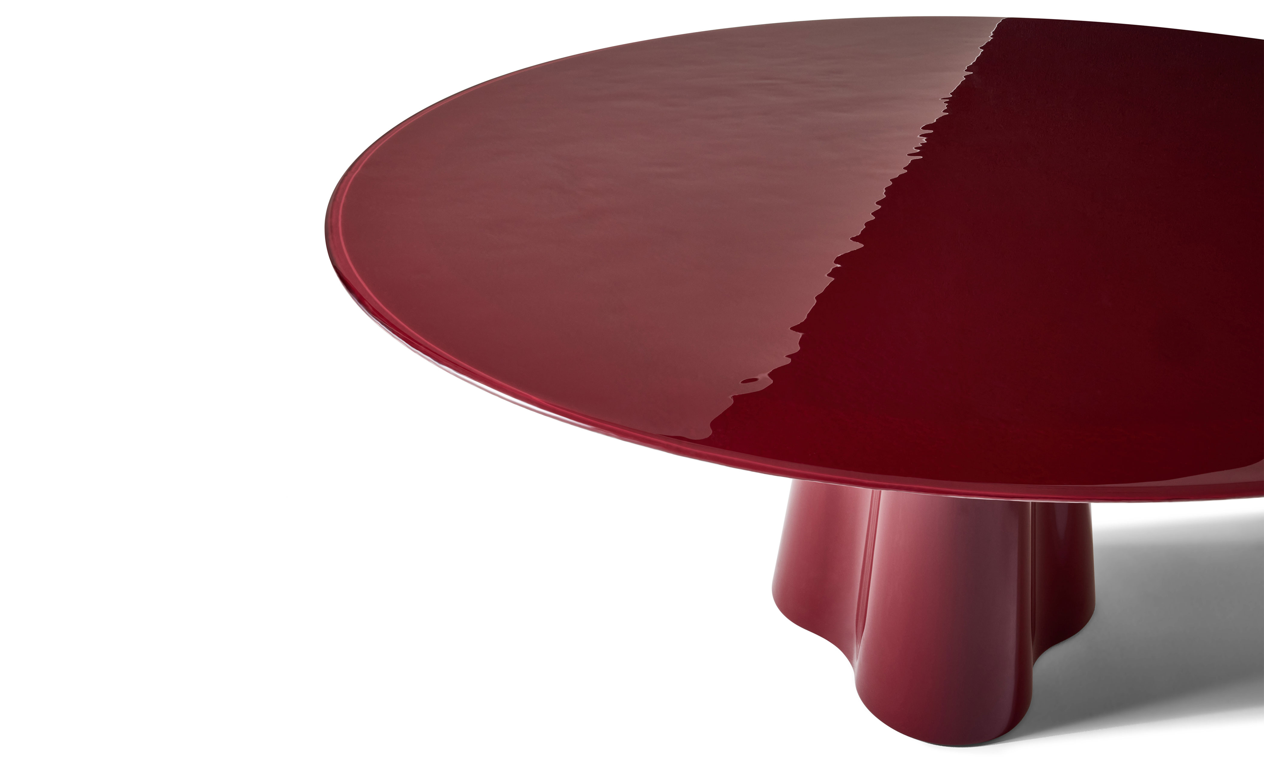 Treflo Round Dining Table