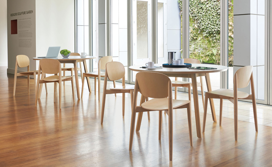 ハロ HALO NAPOLEON DINING CHAIR/ 1脚 a Halo Dining Chair by BrogliatoTraverso for Bernhardt Design