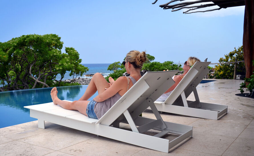 Lollygagger Chaise