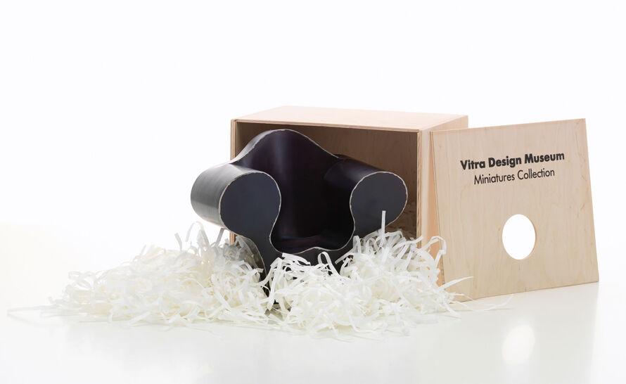 Miniature Ron Arad Big Easy Chair produced by Vitra Design Museum