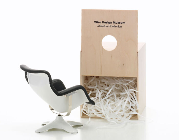 Miniature Yrjö Kukkapuro Karuselli Chair produced by Vitra Design