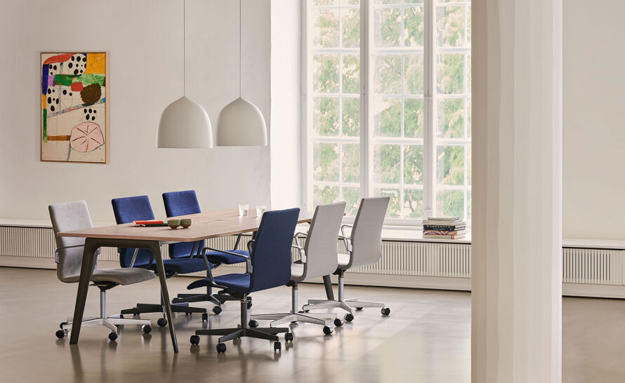 Oxford Low Back Chair with 5 star base by Arne Jacobsen for Fritz