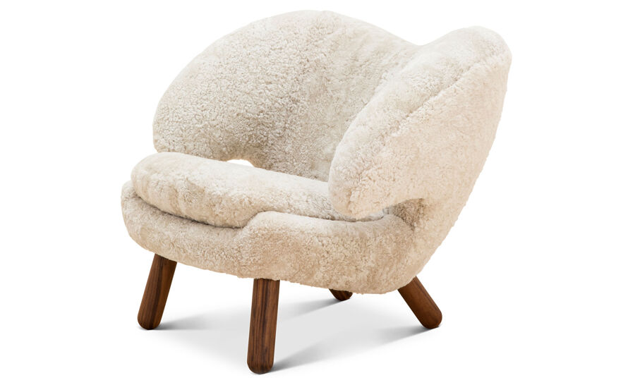 Pelican Chair with Sheepskin