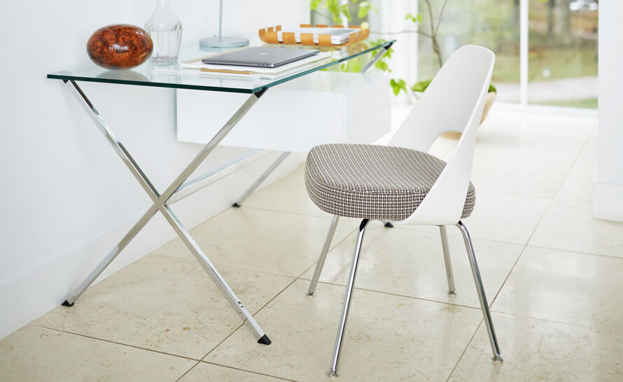 Eero Saarinen Plastic Back Executive Side Chair for Knoll | hive