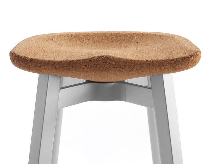 su stool with cork seat