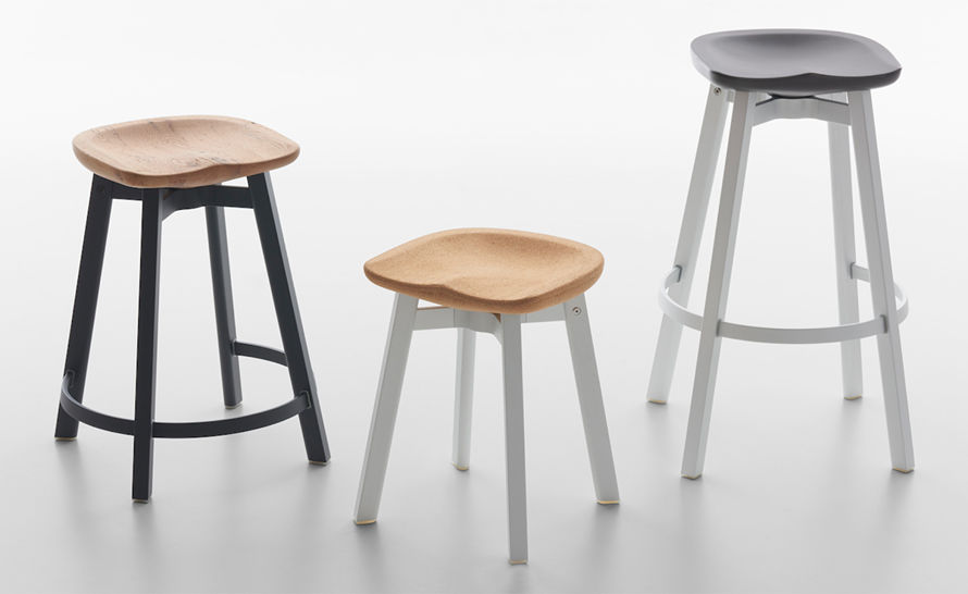 su stool with wood seat