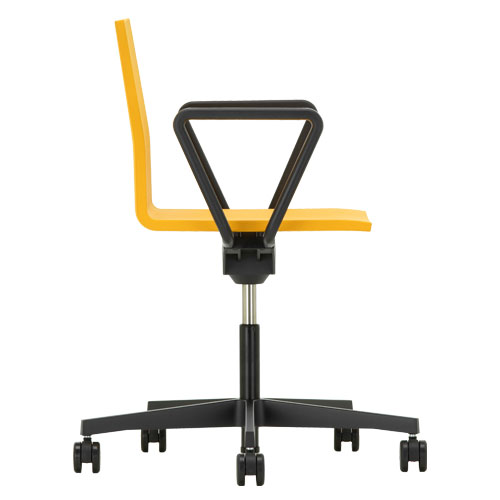 .04 studio chair