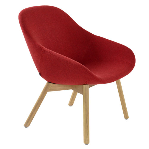 beso lounge chair with wood base