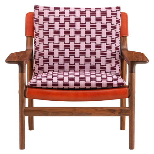 Sela Lounge with wide arms