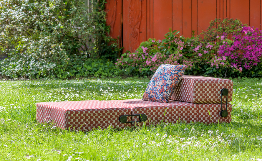 【kartell 】パニエ Trix Outdoor Lounge Seating by Piero Lissoni for Kartell | hive